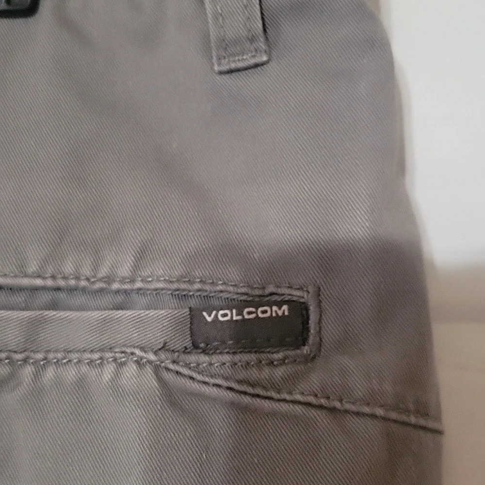VOLCOM Men's Casual Walking Shorts Grey Cotton Outdoor Beach Surfer Coastal S 33